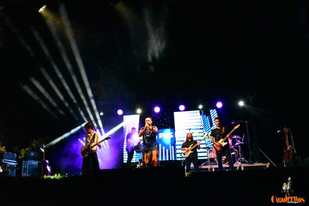 Milindris Band llenó ayer los Jardines del Parque de Tomelloso al ritmo de Melendi 60 milindris band tomelloso 2026 31
