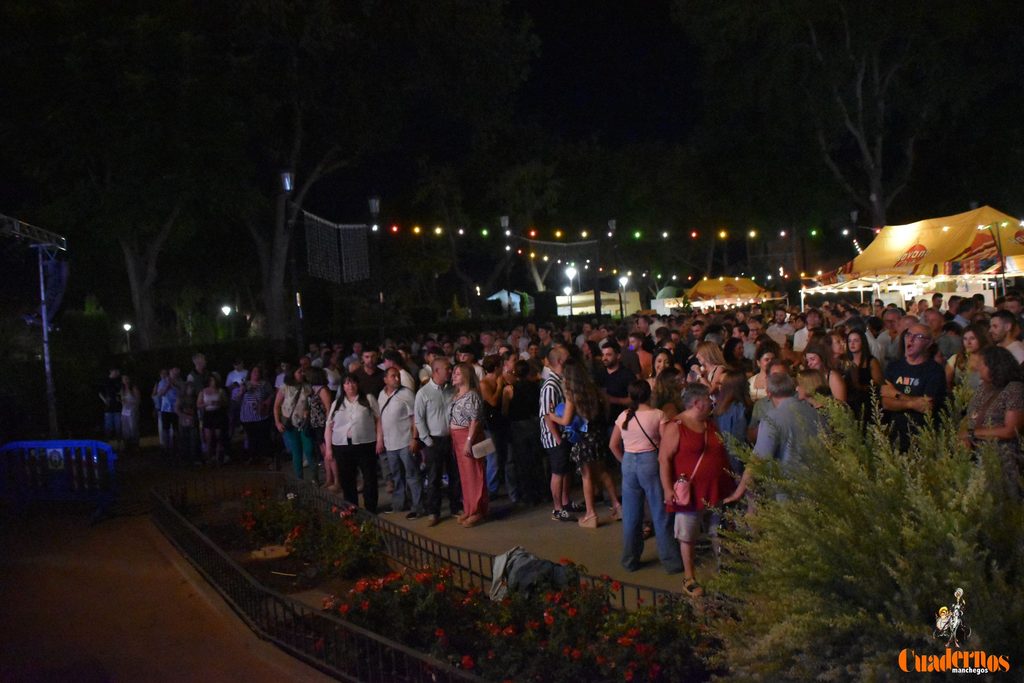Milindris Band llenó ayer los Jardines del Parque de Tomelloso al ritmo de Melendi 65 milindris band tomelloso 2026 36