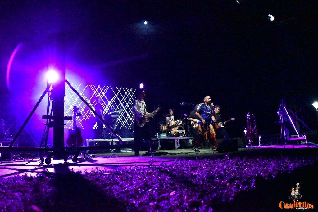 Milindris Band llenó ayer los Jardines del Parque de Tomelloso al ritmo de Melendi 67 milindris band tomelloso 2026 38