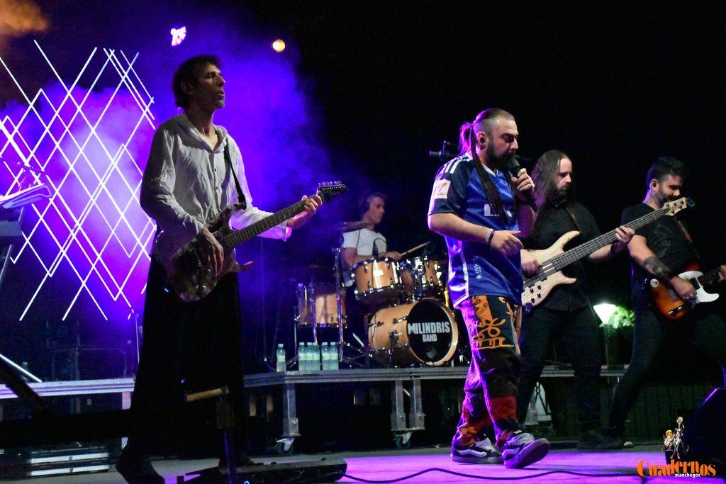 Milindris Band llenó ayer los Jardines del Parque de Tomelloso al ritmo de Melendi 68 milindris band tomelloso 2026 39