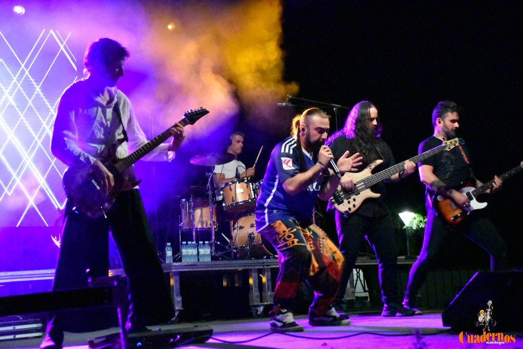 Milindris Band llenó ayer los Jardines del Parque de Tomelloso al ritmo de Melendi 4 milindris band tomelloso 2026 43