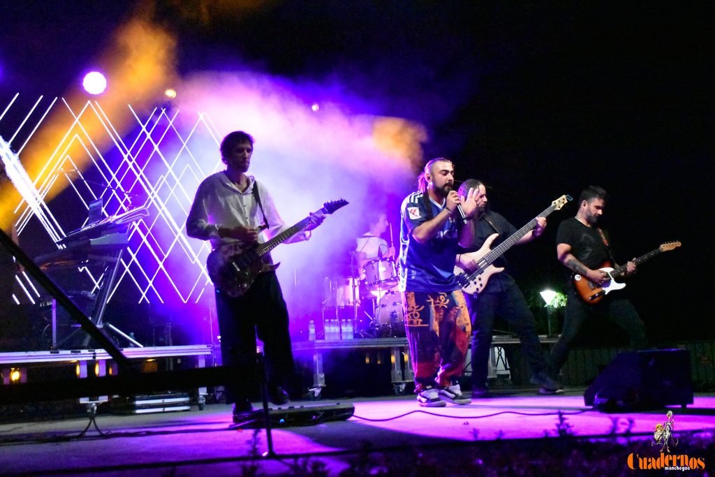 Milindris Band llenó ayer los Jardines del Parque de Tomelloso al ritmo de Melendi 7 milindris band tomelloso 2026 46