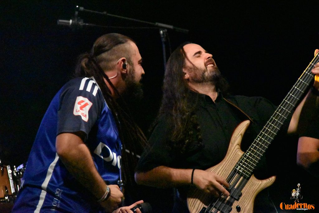 Milindris Band llenó ayer los Jardines del Parque de Tomelloso al ritmo de Melendi 11 milindris band tomelloso 2026 50