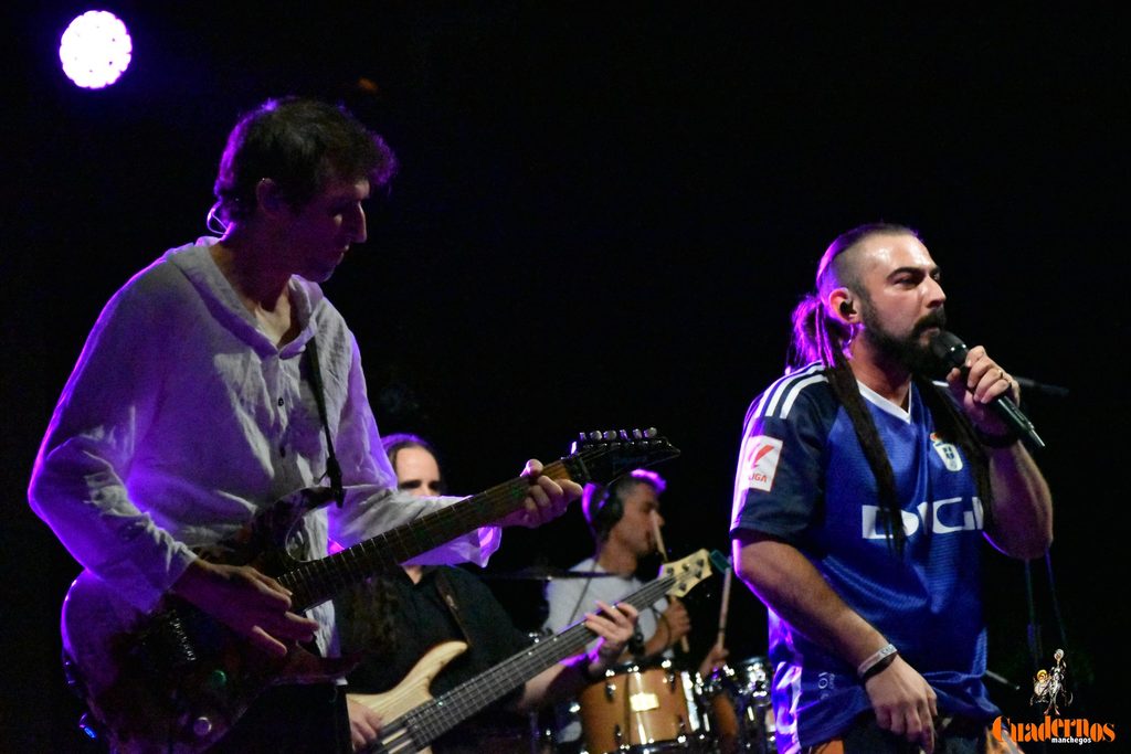 Milindris Band llenó ayer los Jardines del Parque de Tomelloso al ritmo de Melendi 12 milindris band tomelloso 2026 51