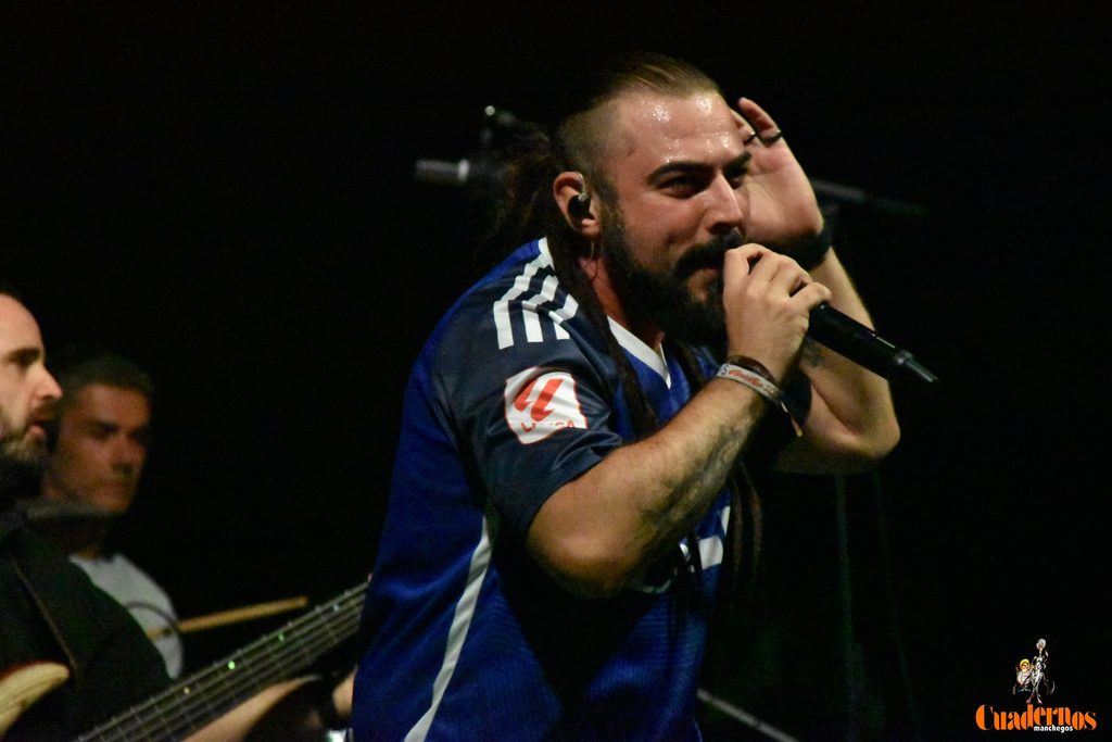 Milindris Band llenó ayer los Jardines del Parque de Tomelloso al ritmo de Melendi 16 milindris band tomelloso 2026 55