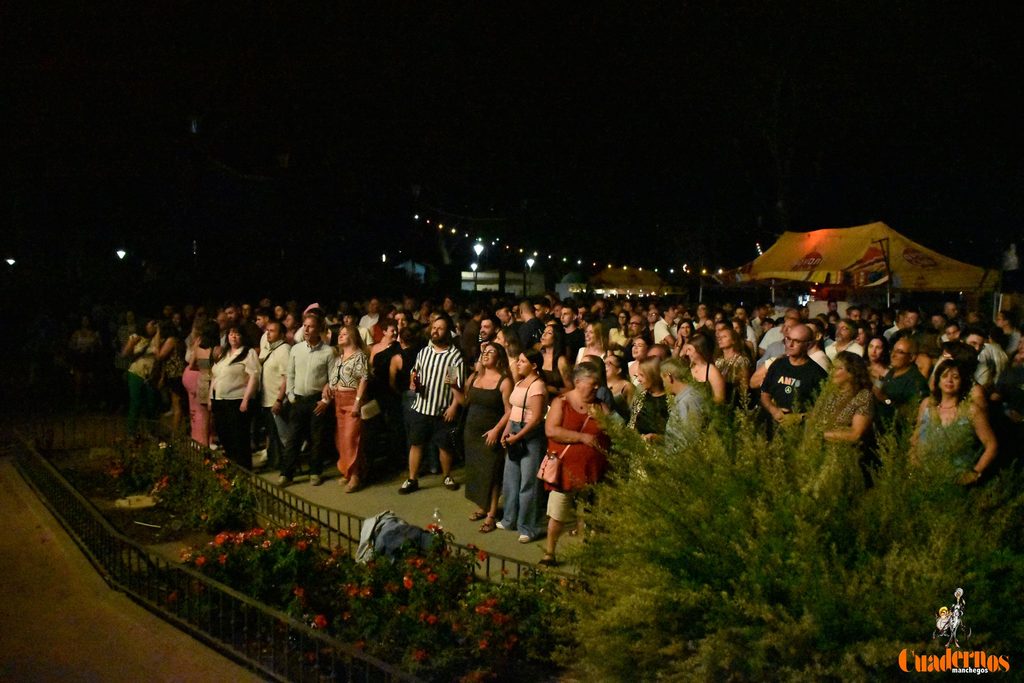 Milindris Band llenó ayer los Jardines del Parque de Tomelloso al ritmo de Melendi 18 milindris band tomelloso 2026 57