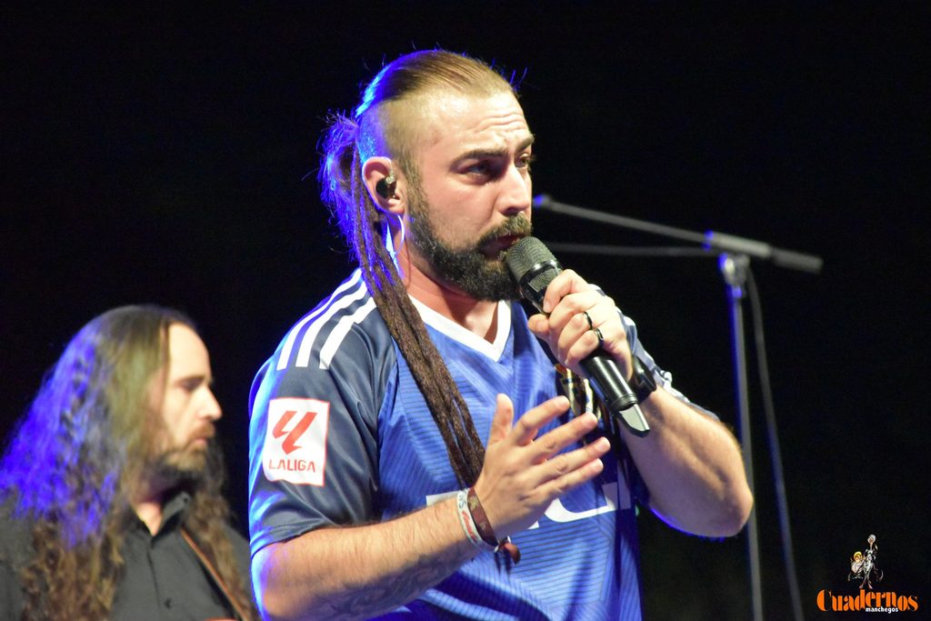 Milindris Band llenó ayer los Jardines del Parque de Tomelloso al ritmo de Melendi 20 milindris band tomelloso 2026 59