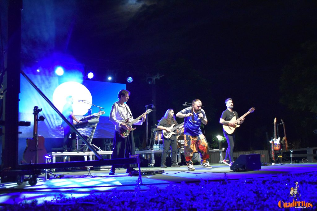 Milindris Band llenó ayer los Jardines del Parque de Tomelloso al ritmo de Melendi 22 milindris band tomelloso 2026 61