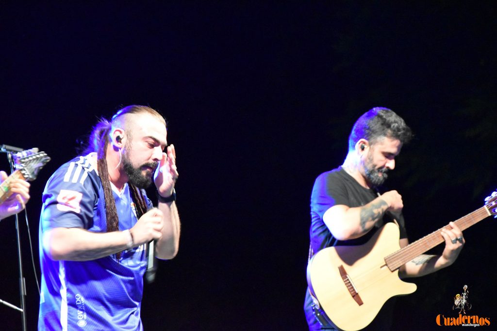 Milindris Band llenó ayer los Jardines del Parque de Tomelloso al ritmo de Melendi 23 milindris band tomelloso 2026 62