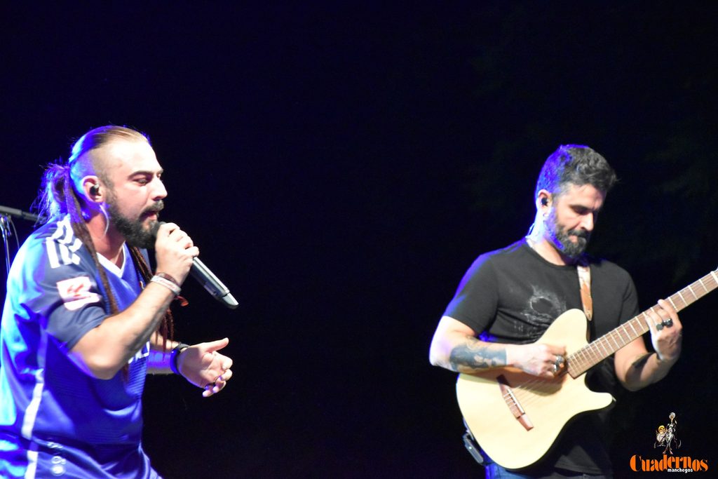Milindris Band llenó ayer los Jardines del Parque de Tomelloso al ritmo de Melendi 24 milindris band tomelloso 2026 63