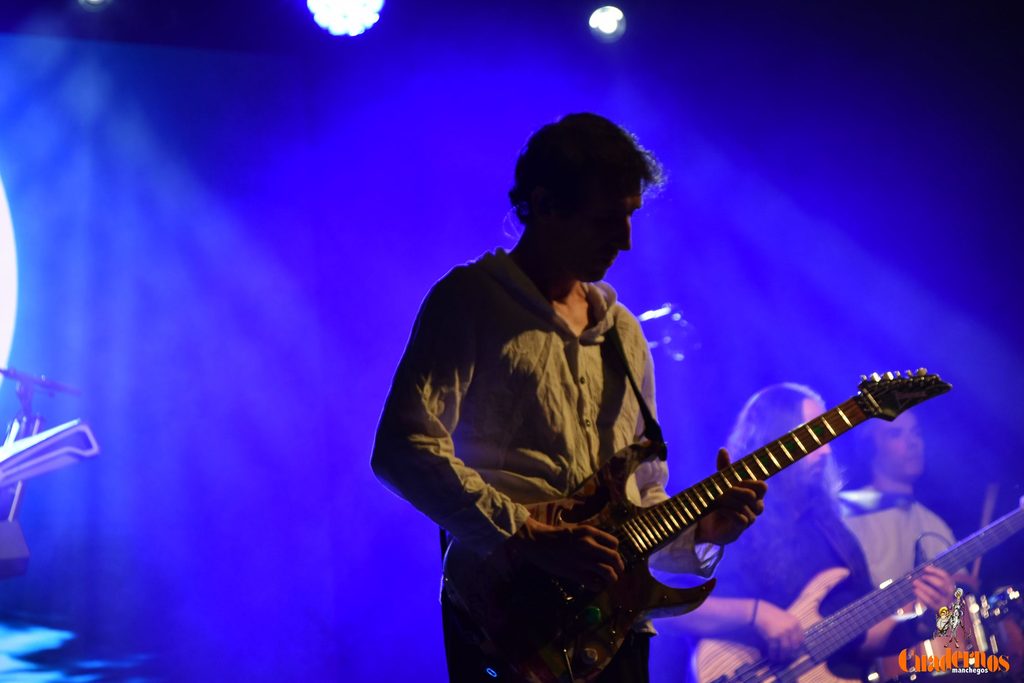 Milindris Band llenó ayer los Jardines del Parque de Tomelloso al ritmo de Melendi 26 milindris band tomelloso 2026 65