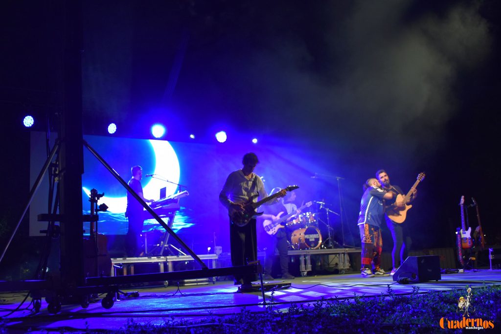 Milindris Band llenó ayer los Jardines del Parque de Tomelloso al ritmo de Melendi 27 milindris band tomelloso 2026 66