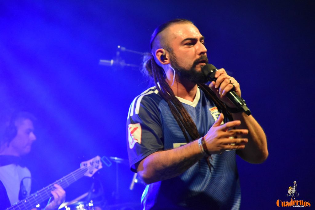 Milindris Band llenó ayer los Jardines del Parque de Tomelloso al ritmo de Melendi 28 milindris band tomelloso 2026 67