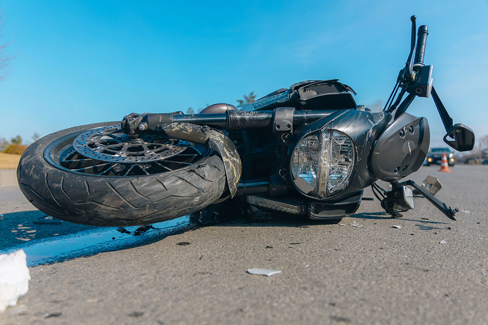 Fallece un motorista tras sufrir una salida de vía en Elche de la Sierra