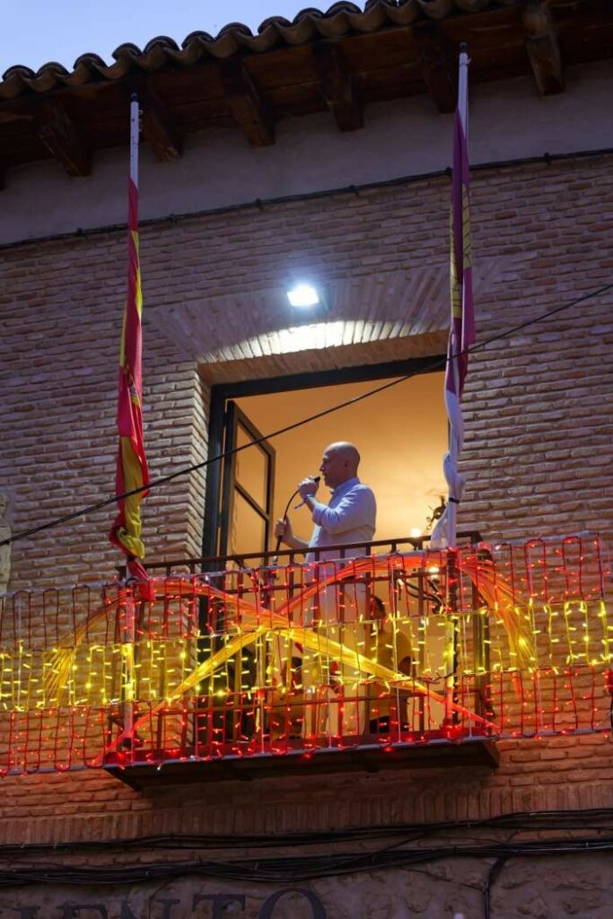 Tras el eclipse, El Peñasco y El Despiste dan el pistoletazo de salida a las fiestas de Pastrana 8 pregon pastrana 11