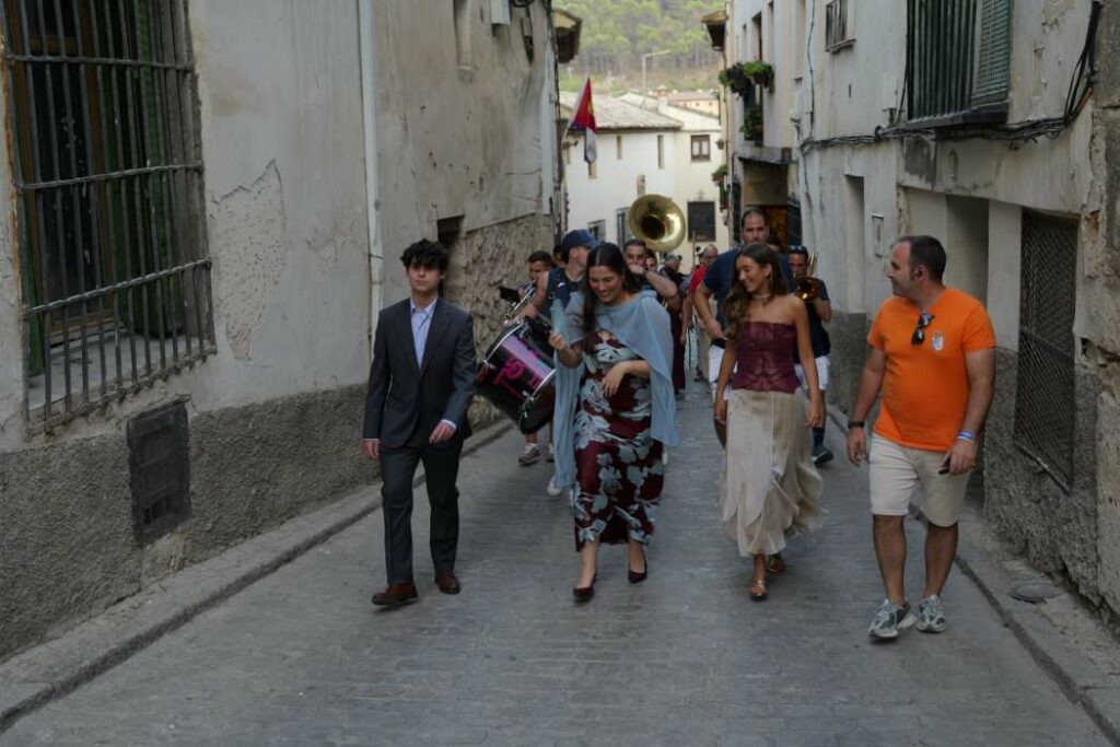 Tras el eclipse, El Peñasco y El Despiste dan el pistoletazo de salida a las fiestas de Pastrana 4 pregon pastrana 15