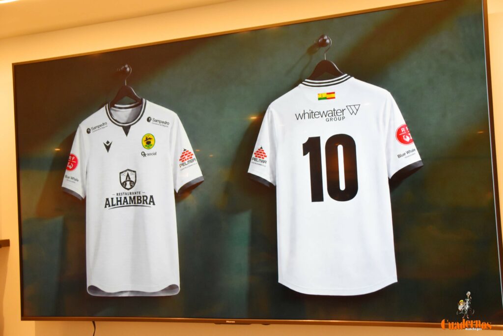 presentacion camiseta atleticotomelloso 03