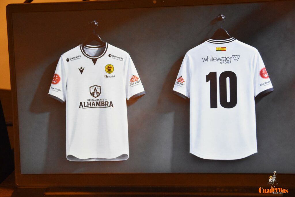 presentacion camiseta atleticotomelloso 06