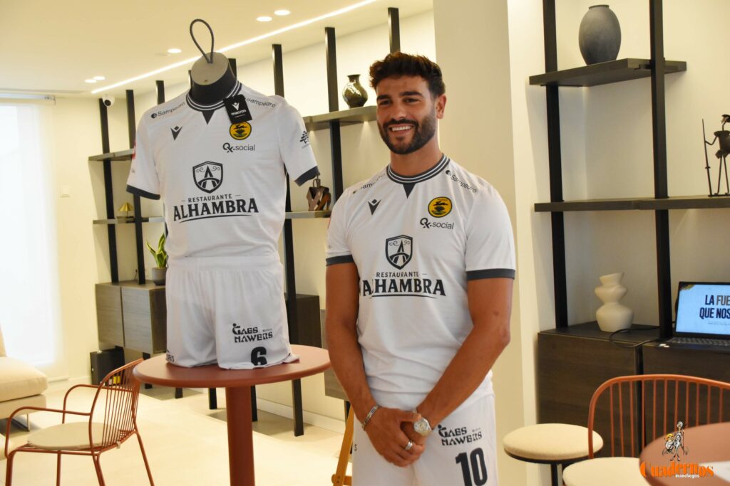 presentacion camiseta atleticotomelloso 13