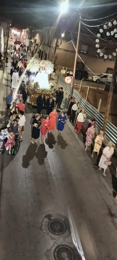 Una ciudad parada ante su Patrona: Tomelloso vive una noche de devoción con la Virgen de las Viñas 21 procesion virgen vinas tomelloso 15 mejorada 1