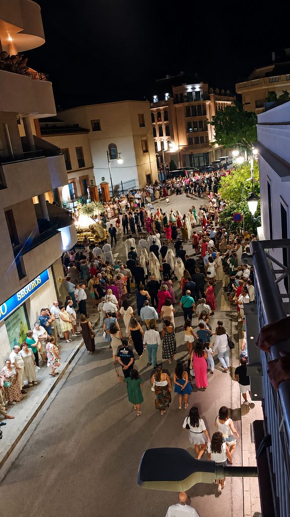 Una ciudad parada ante su Patrona: Tomelloso vive una noche de devoción con la Virgen de las Viñas 16 procesionvirgenvinastomelloso 12 1