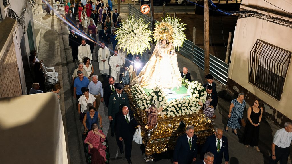 Una ciudad parada ante su Patrona: Tomelloso vive una noche de devoción con la Virgen de las Viñas 5 procesionvirgenvinastomelloso 4 1