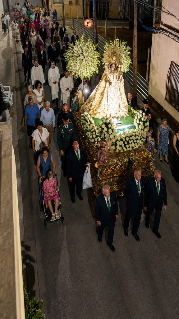 Una ciudad parada ante su Patrona: Tomelloso vive una noche de devoción con la Virgen de las Viñas 6 procesionvirgenvinastomelloso 5 1