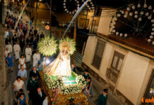 Una ciudad parada ante su Patrona: Tomelloso vive una noche de devoción con la Virgen de las Viñas Una ciudad parada ante su Patrona: Tomelloso vive una noche de devoción con la Virgen de las Viñas