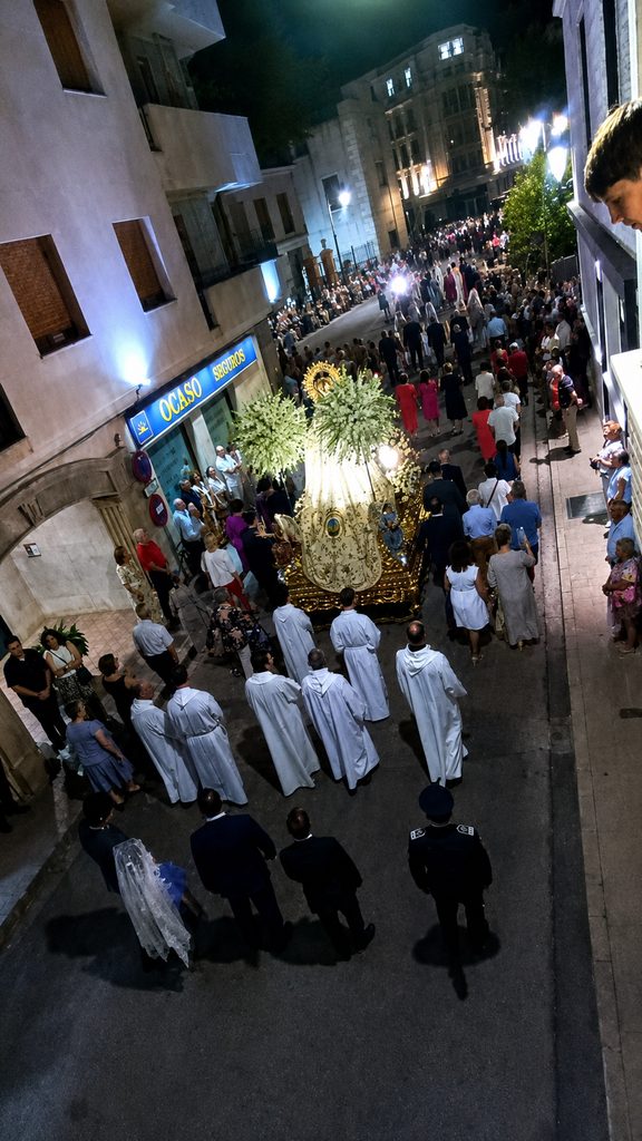 Una ciudad parada ante su Patrona: Tomelloso vive una noche de devoción con la Virgen de las Viñas 12 procesionvirgenvinastomelloso 9 1
