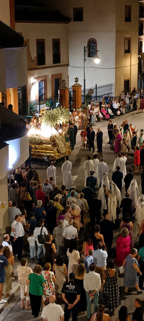 Una ciudad parada ante su Patrona: Tomelloso vive una noche de devoción con la Virgen de las Viñas 30 procesionvirgenvinastomelloso feria 3 1