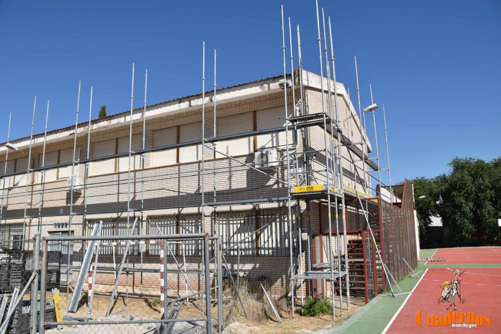 El IES Alto Guadiana de Tomelloso afronta una profunda renovación con una inversión de más de 280.000 euros 2 rodrigo caro visitan obras ies alto guadiana tomelloso01