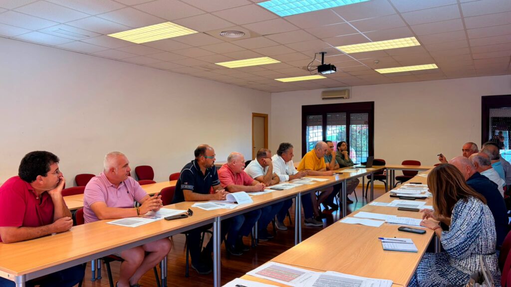 ASAJA Castilla-La Mancha analiza en Tomelloso una campa&ntilde;a vitivin&iacute;cola marcada por la incertidumbre y reclama medidas para recuperar la rentabilidad del sector