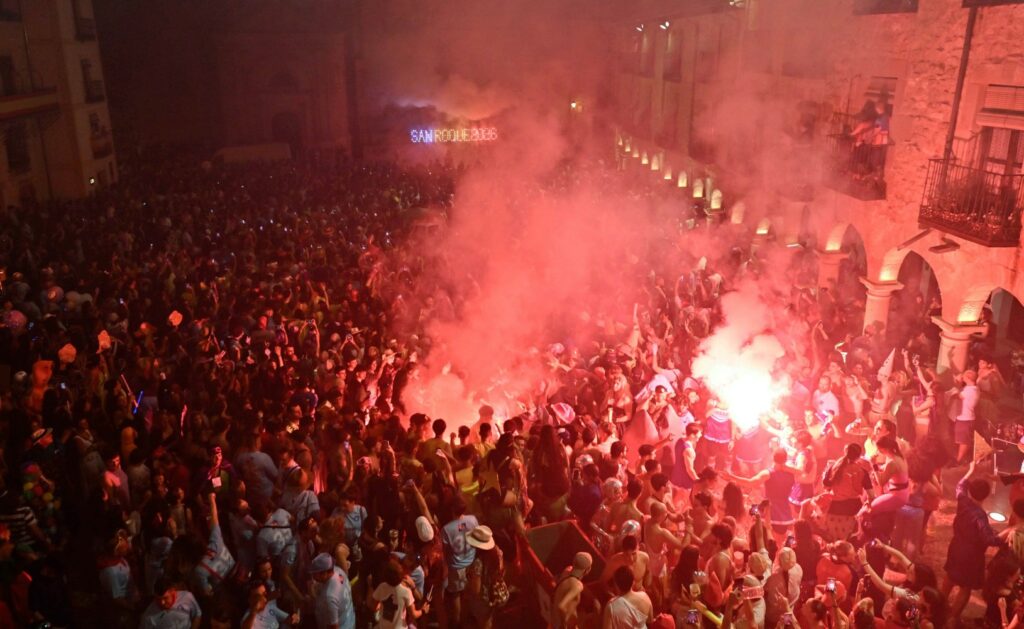 Sigüenza abre sus fiestas de San Roque y la Virgen de la Mayor al calor de sus peñas 12 siguenza chupinazo