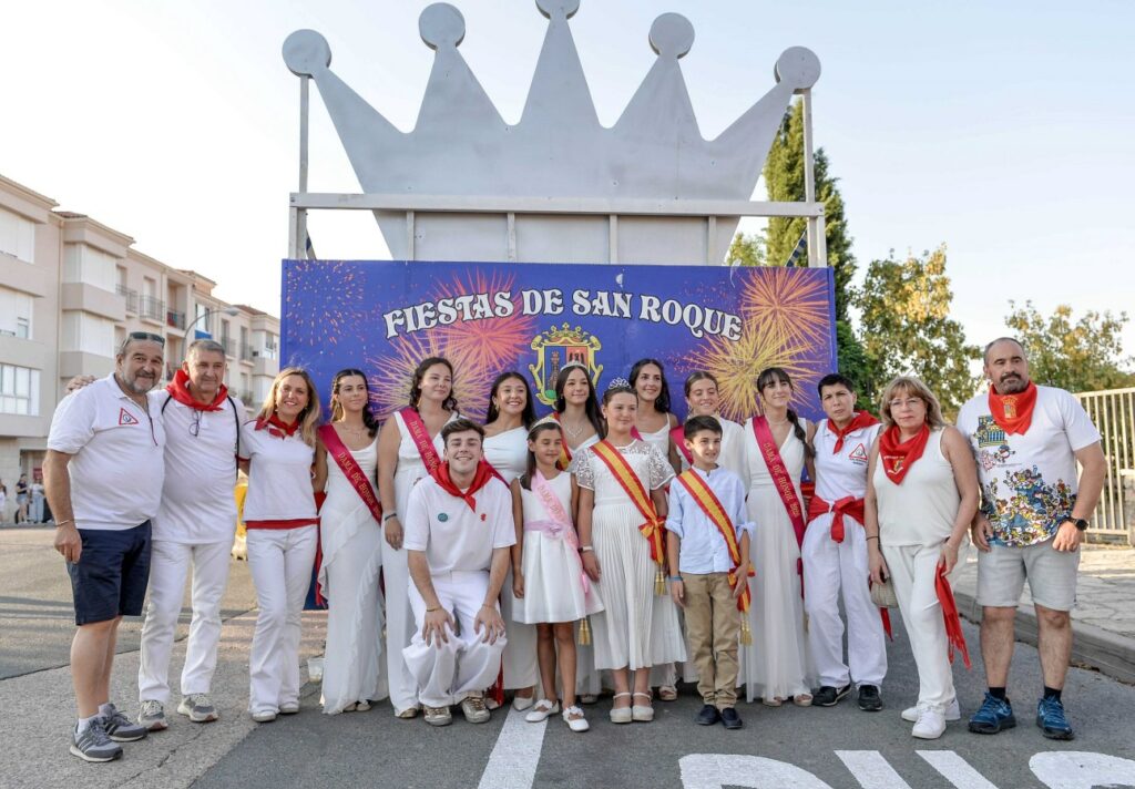 Sigüenza abre sus fiestas de San Roque y la Virgen de la Mayor al calor de sus peñas 5 siguenza chupinazo 3