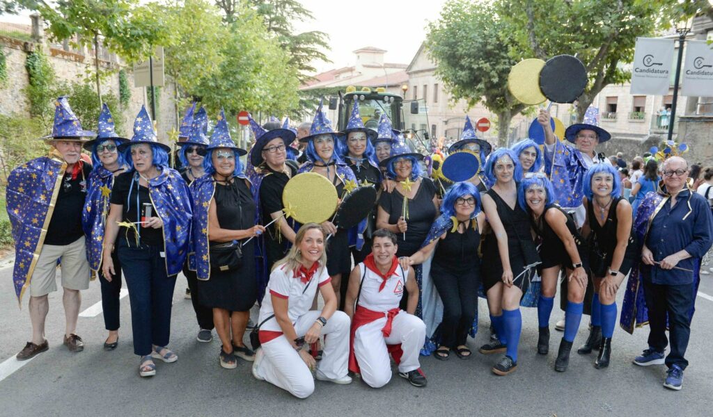 Sigüenza abre sus fiestas de San Roque y la Virgen de la Mayor al calor de sus peñas 6 siguenza chupinazo 4