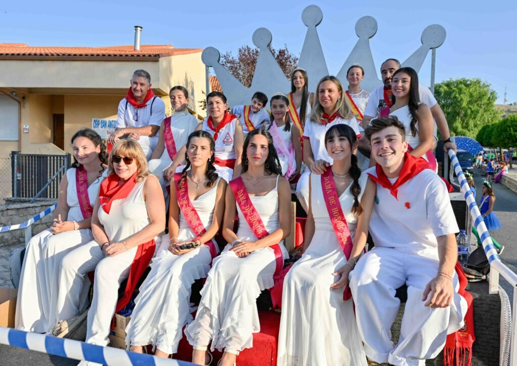 Sigüenza abre sus fiestas de San Roque y la Virgen de la Mayor al calor de sus peñas 10 siguenza chupinazo 8