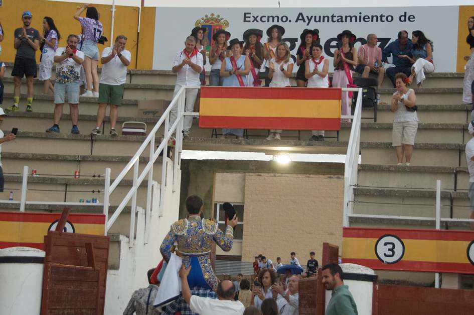 Daniel Moset y Andrés García salen a hombros en el festejo grande de San Roque en Sigüenza 3 siguenza corrida toros 4