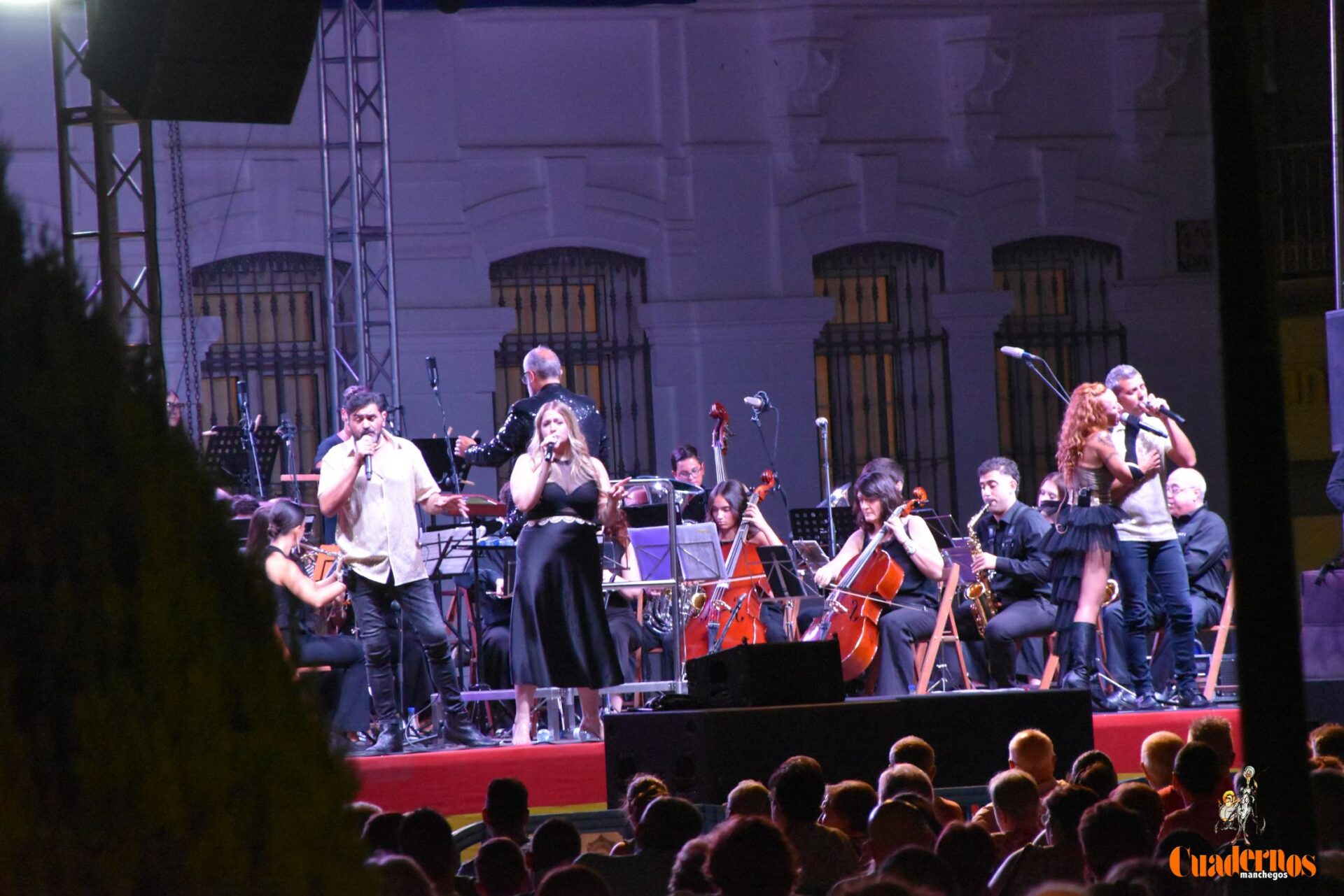 La Unión Musical Ciudad de Tomelloso conquista la Plaza de España con un espectacular viaje sinfónico a los grandes éxitos de los 2000