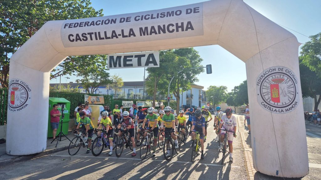 Valeria y Silvia Castillejos llevan a Tomelloso a lo más alto del podio en el Trofeo Feria y Fiestas de Daimiel 3 valeria silvia castillejos deporte daimiel 2