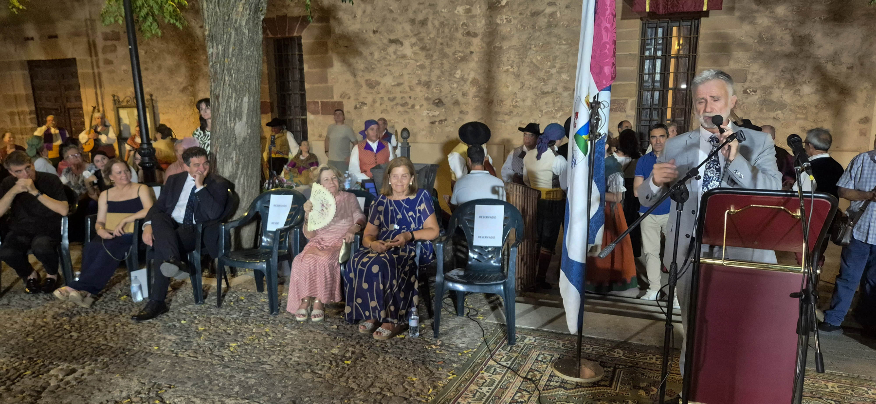 Valverde reafirma el compromiso de la Diputación de Ciudad Real con los pequeños municipios tras recibir la Medalla de la Villa de Fuenllana 6 Valverde reafirma el compromiso de la Diputación con los pequeños municipios tras recibir la Medalla de la Villa de Fuenllana