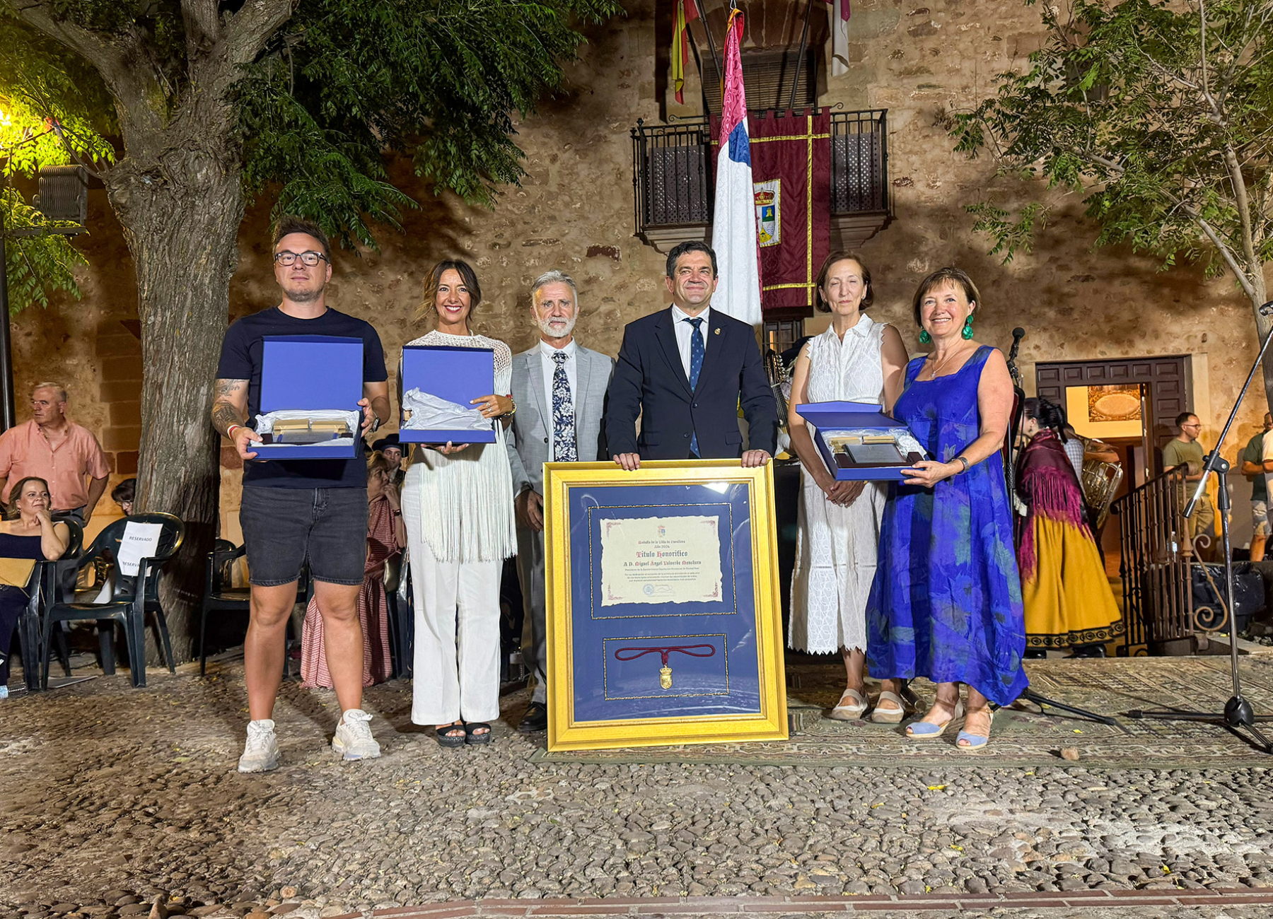 Valverde reafirma el compromiso de la Diputación de Ciudad Real con los pequeños municipios tras recibir la Medalla de la Villa de Fuenllana 1 Valverde reafirma el compromiso de la Diputación con los pequeños municipios tras recibir la Medalla de la Villa de Fuenllana