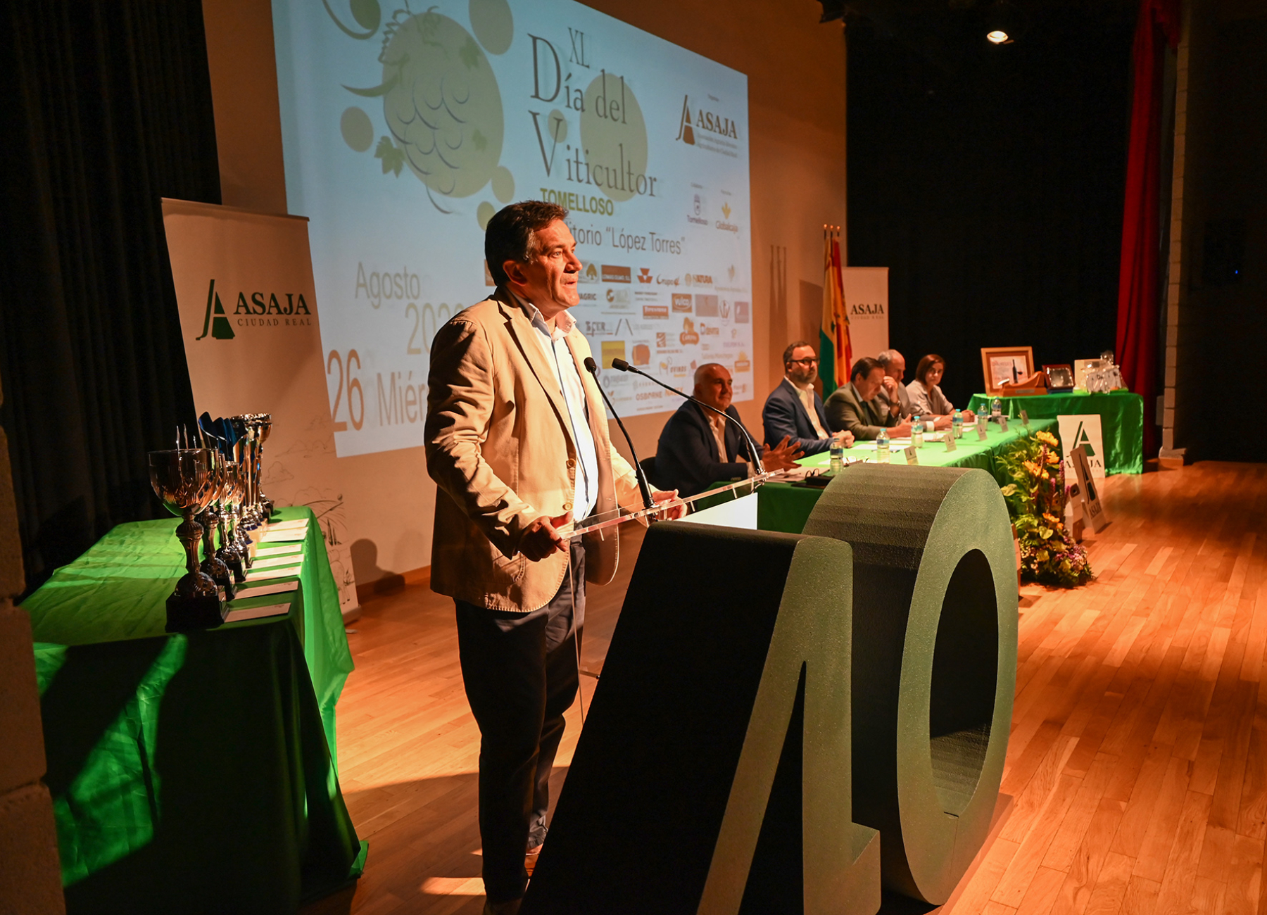 Valverde se suma a la reivindicación de prorrogar la Directiva Marco del Agua y reclama en Tomelloso soluciones que garanticen el futuro del sector en el 40 Día del Viticultor 6 Valverde se suma a la reivindicación de prorrogar la Directiva Marco del Agua y reclama en Tomelloso soluciones que garanticen el futuro del sector en el 40 Día del Viticultor