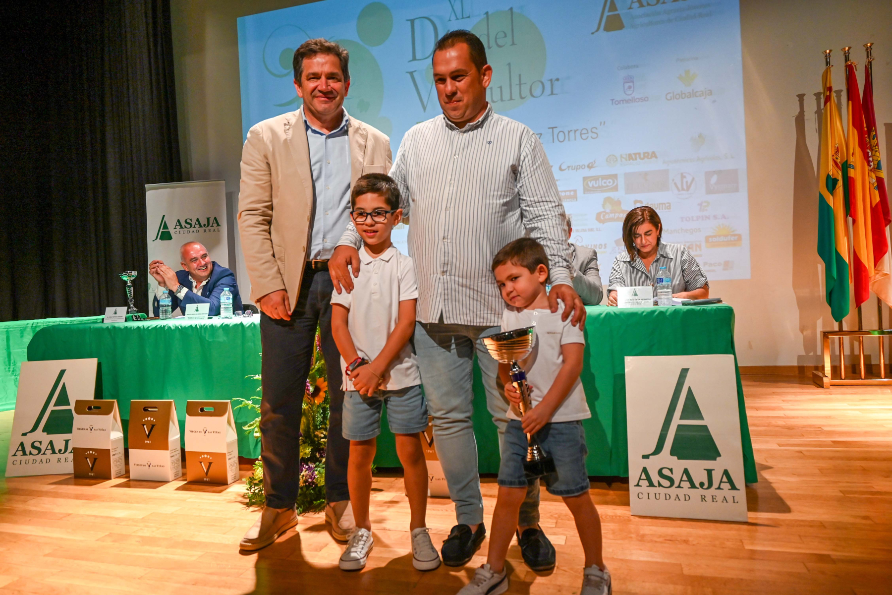 Valverde se suma a la reivindicación de prorrogar la Directiva Marco del Agua y reclama en Tomelloso soluciones que garanticen el futuro del sector en el 40 Día del Viticultor 2 Valverde se suma a la reivindicación de prorrogar la Directiva Marco del Agua y reclama en Tomelloso soluciones que garanticen el futuro del sector en el 40 Día del Viticultor