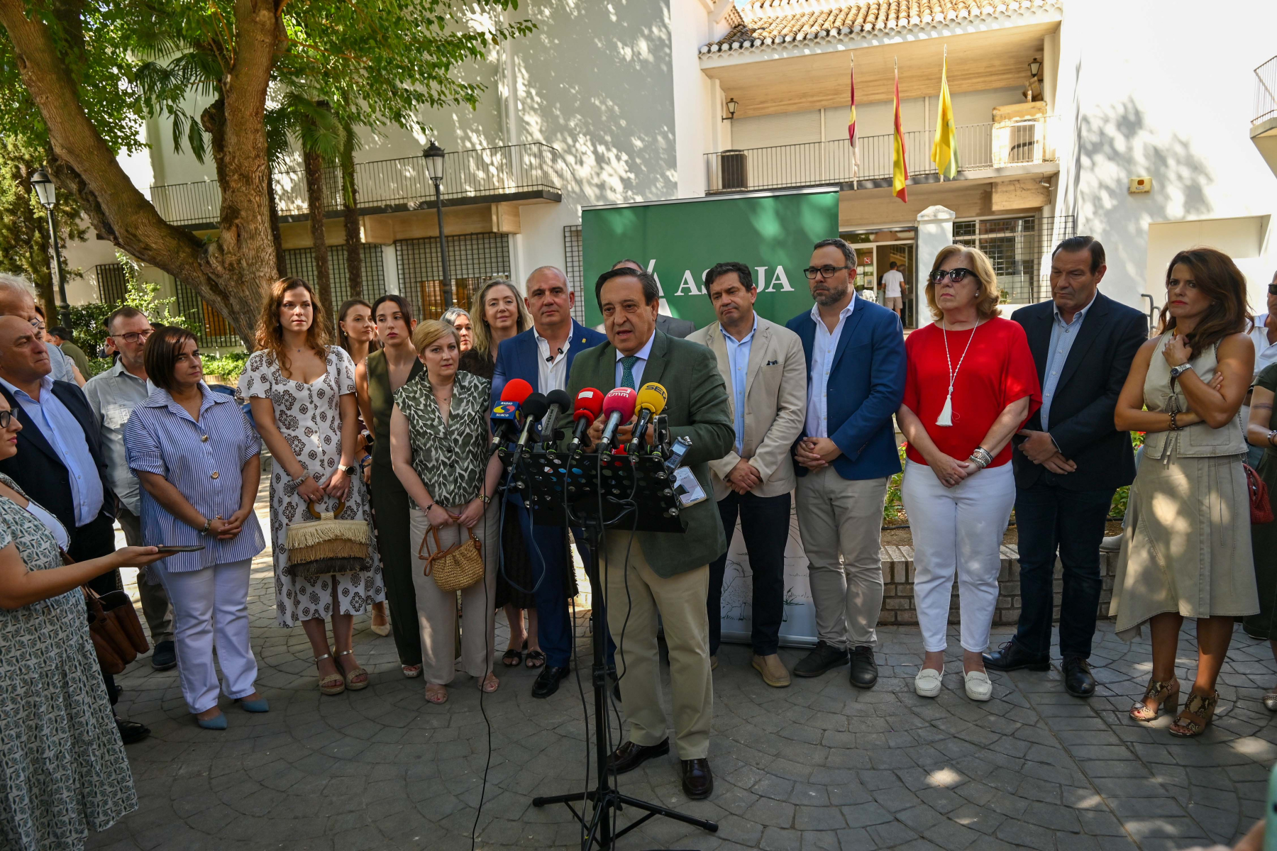 Valverde se suma a la reivindicación de prorrogar la Directiva Marco del Agua y reclama en Tomelloso soluciones que garanticen el futuro del sector en el 40 Día del Viticultor 8 Valverde se suma a la reivindicación de prorrogar la Directiva Marco del Agua y reclama en Tomelloso soluciones que garanticen el futuro del sector en el 40 Día del Viticultor