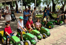Villacañas celebra el Día del Agricultor con una cata de productos de la tierra y una tractorada infantil Villacañas celebra el Día del Agricultor con una cata de productos de la tierra y una tractorada infantil