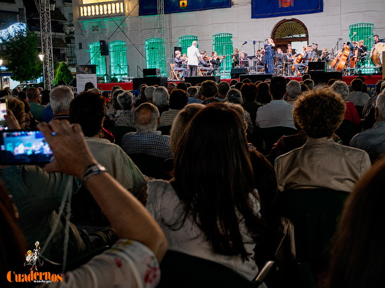Tomelloso cerró una gran noche de lírica con una Gala de Zarzuela llena de música y tradición 2 zarzuela tomelloso feria 2026 11