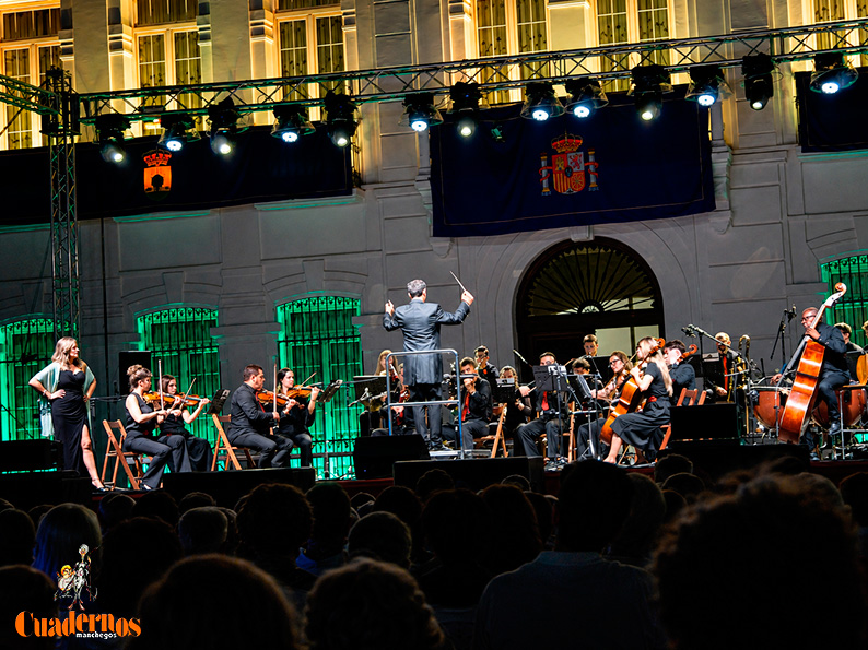 Tomelloso cerró una gran noche de lírica con una Gala de Zarzuela llena de música y tradición 4 zarzuela tomelloso feria 2026 13