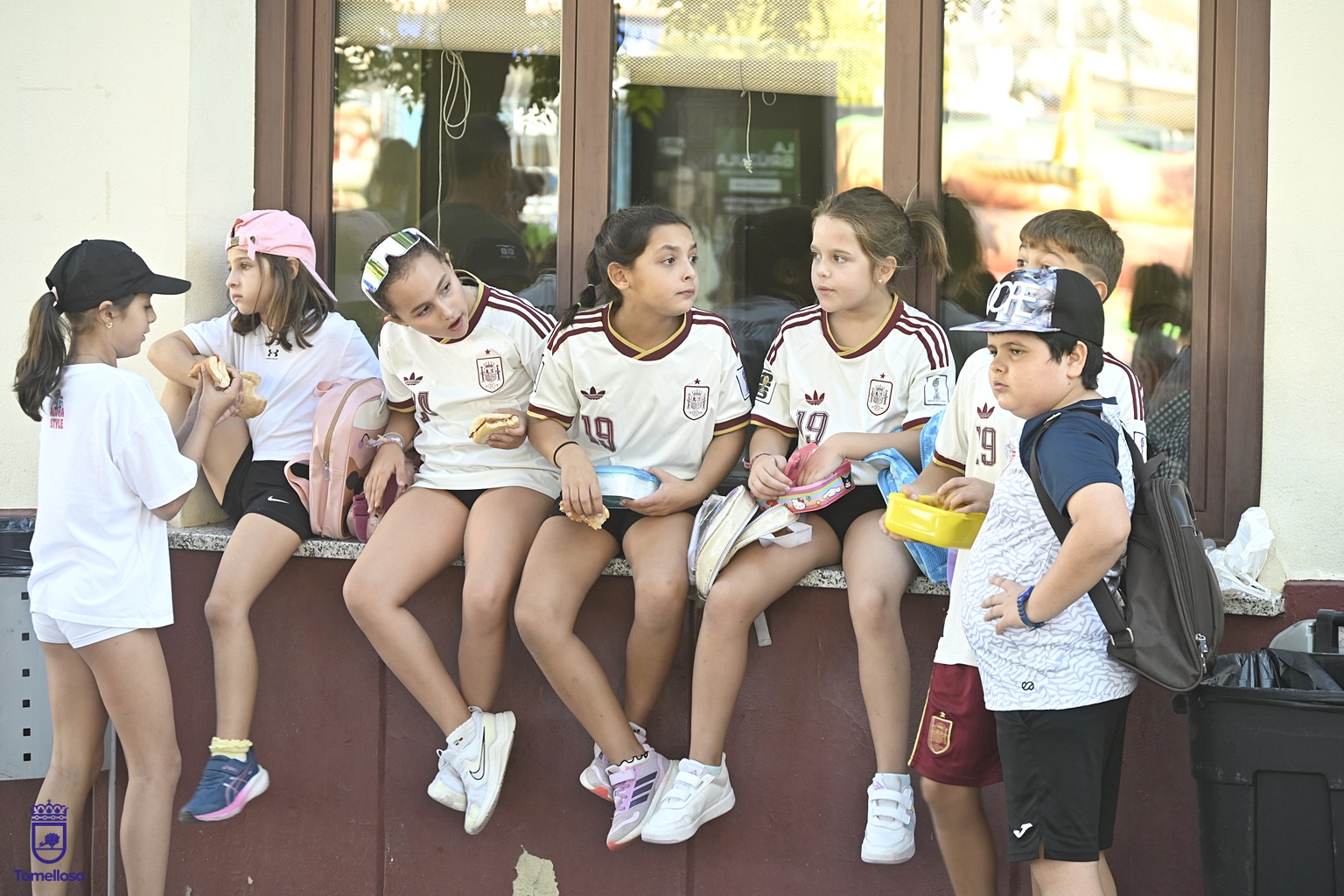 700 escolares llenan de deporte y energía la plaza de España de Tomelloso con “Deporte sin límites” 5 700 escolares de 14 colegios de Tomelloso participan en la Semana Europea de la Movilidad con la actividad “Deporte sin límites”