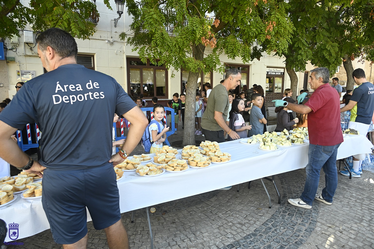 700 escolares llenan de deporte y energía la plaza de España de Tomelloso con “Deporte sin límites” 2 700 escolares de 14 colegios de Tomelloso participan en la Semana Europea de la Movilidad con la actividad “Deporte sin límites”