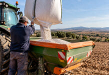 La Unión de Agricultores y Ganaderos de Castilla-La Mancha pide a la Junta que apueste por su sector primario y reclama 17,97 millones para complementar las ayudas europeas al campo La Unión de Agricultores y Ganaderos de Castilla-La Mancha pide a la Junta que apueste por su sector primario y reclama 17,97 millones para complementar las ayudas europeas al campo como permite el reglamento